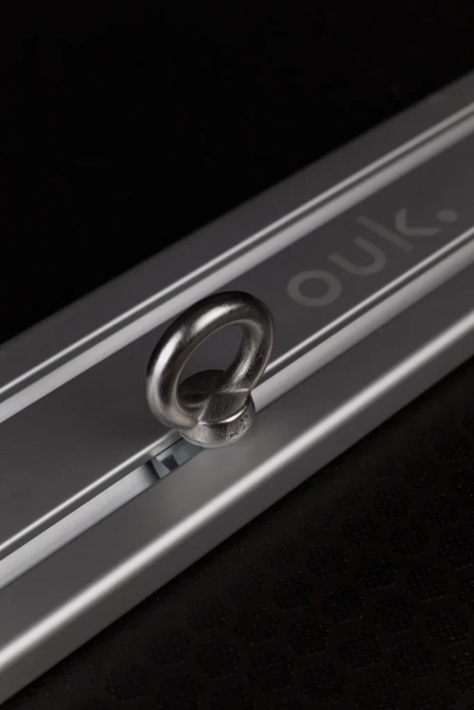 Ouk ocelové upínací a upevňovací oko pro kolejnice a vestavby