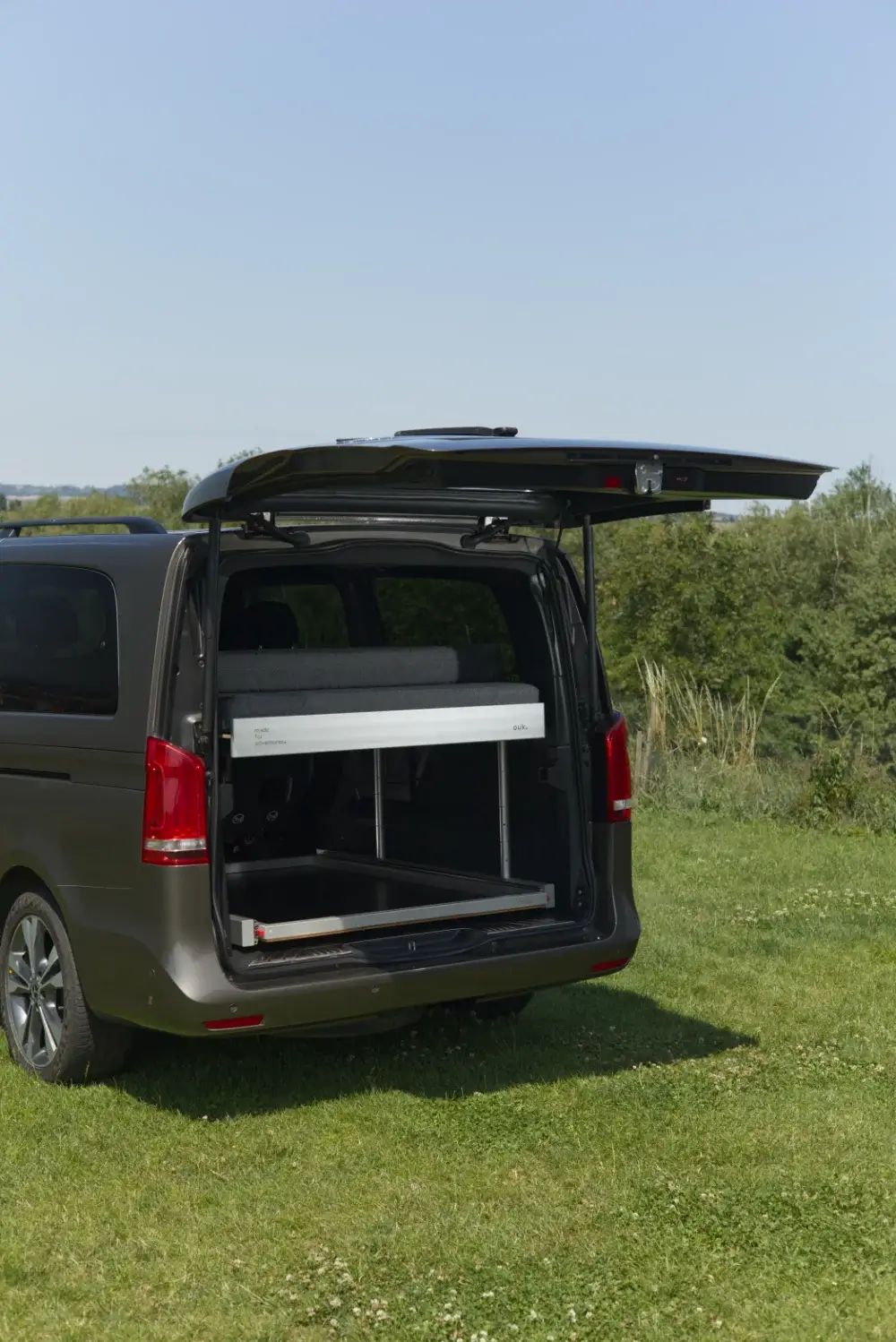 Zabudowa kempingowa do auta – 1x wysuwana podłoga + łóżko Double – Mercedes V-class, Vito, EQV, Marco Polo - obrazek 3