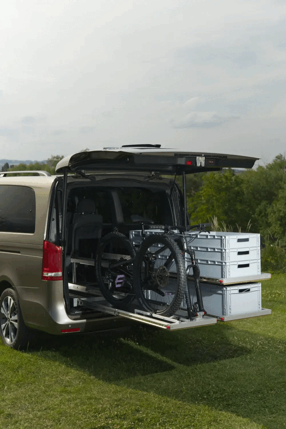 Vestavba - Výsuvné patro a výsuvná podlaha pro Mercedes-Benz V-class, Vito, Marco Polo, EQV - držáky a nosiče kol do interiéru